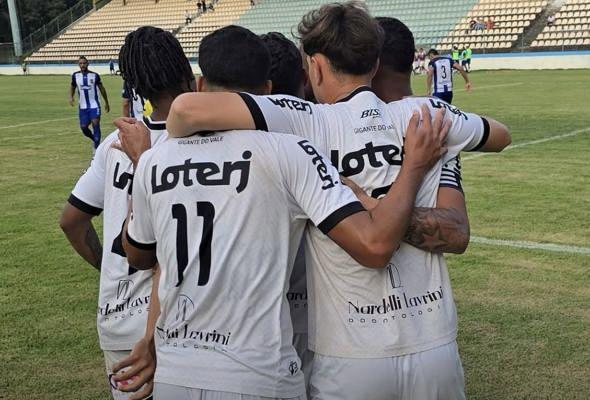 Com gol no fim, Resende vence e assume a ponta isolada da Série A2