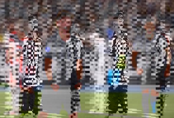 Botafogo goleia e mantém a ponta do Grupo E da Sula