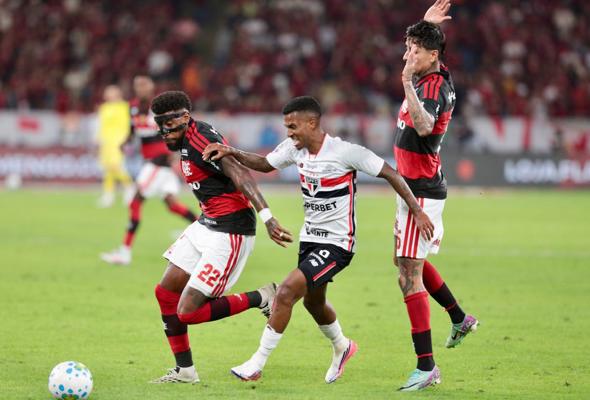 Na volta ao Maracanã, Fla empata com o São Paulo 