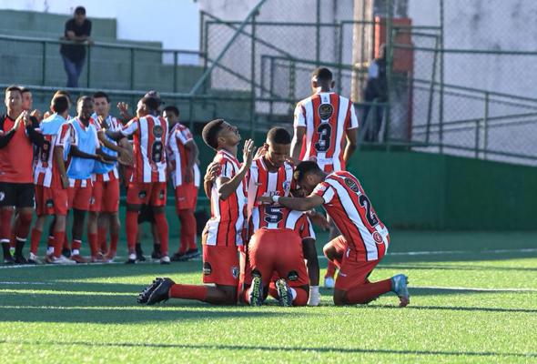 Cardoso Moreira vence e garante vaga nas quartas da Série C