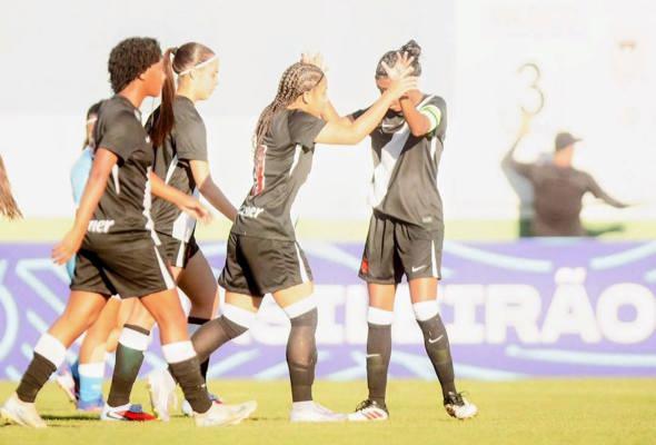 Vascaínas assumem a ponta no Brasileiro Sub-17
