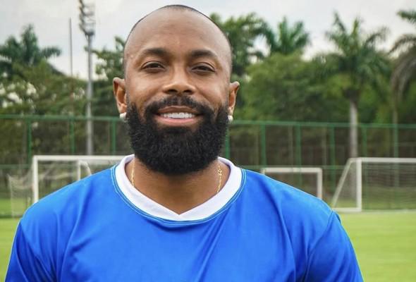 Niteroiense anuncia a contratação de Chay