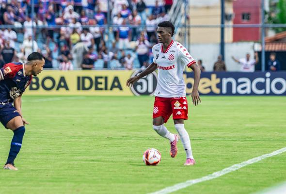 Garrinsha enfrenta o clube que consagrou o ídolo que lhe dá o nome