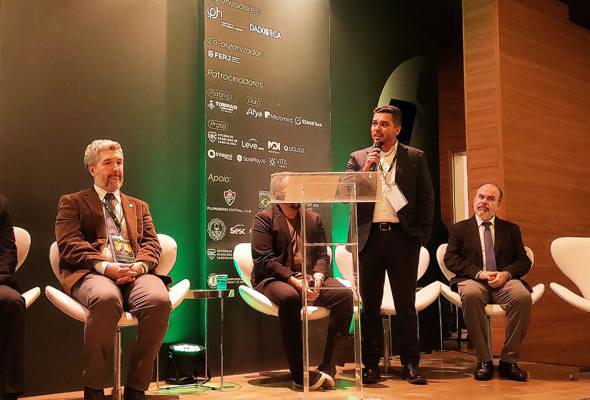 Dr. Emmanuel Godoi, Diretor do Departamento de Medicina e Saúde da FERJ, palestra no Cardiofut