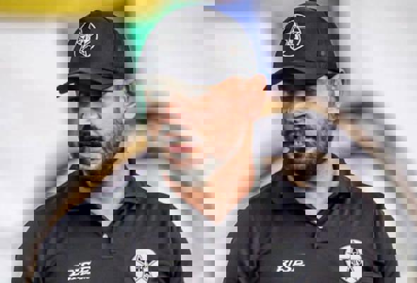 Resende anuncia seu novo treinador