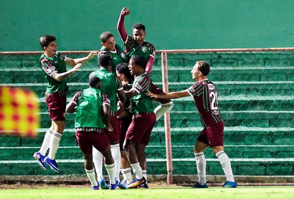 Flu bate o Fla e assume a ponta do Brasileiro Sub-17