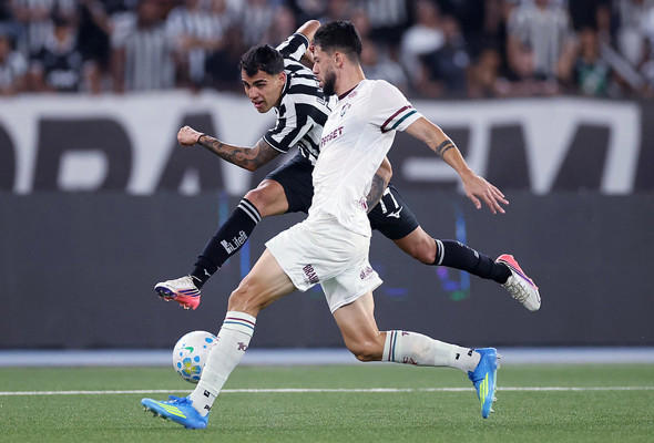 Tudo igual no Clássico Vovô no Nilton Santos