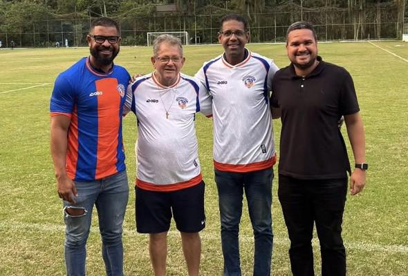 Wescley é apresentado como novo técnico do Duque de Caxias