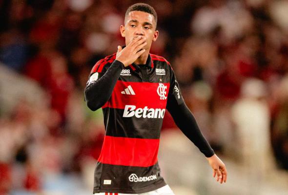 Rubro-Negro supera o Coritiba e segue na caça ao líder