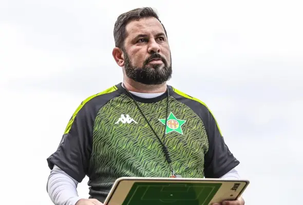 Portuguesa anuncia o retorno de Caio Couto