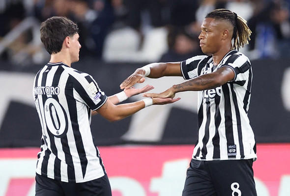 Sob os olhares de Tite, Glorioso volta a vencer no Brasileirão