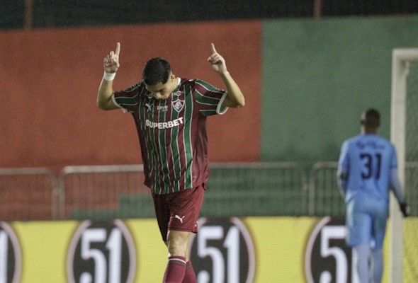 Serna marca duas vezes, Eve desencanta e Flu vence o Nova Iguaçu